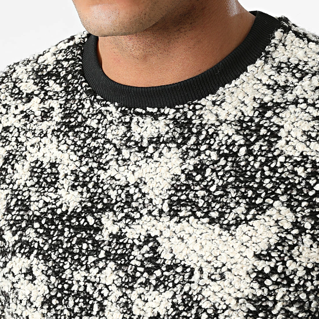 Acheter 💯 Sweat Crewneck UY751 Beige Noir de Uniplay ✨ 4 Acheter 💯 Sweat Crewneck UY751 Beige Noir de Uniplay ✨ – Image 2