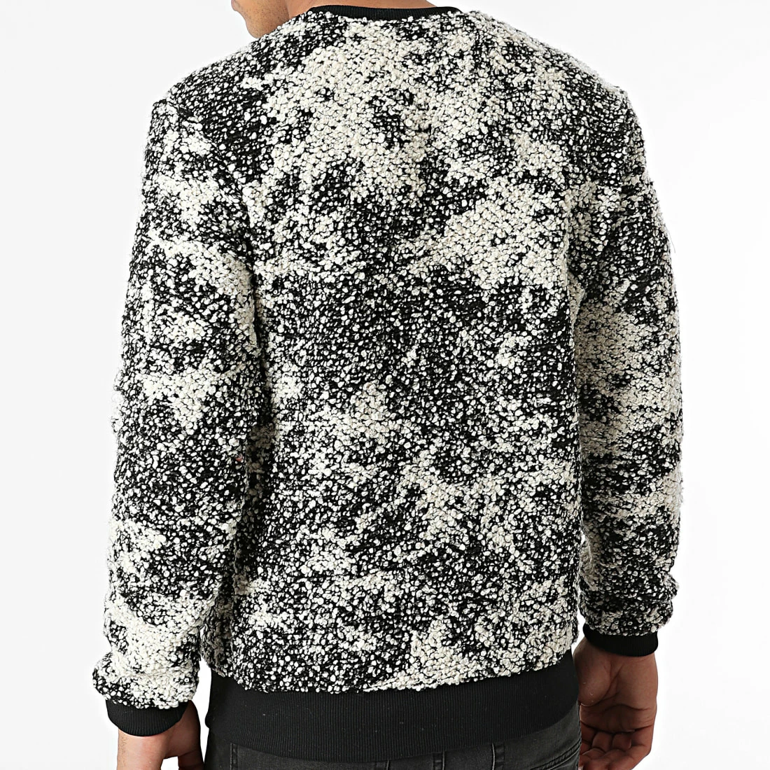 Acheter 💯 Sweat Crewneck UY751 Beige Noir de Uniplay ✨ 6 Acheter 💯 Sweat Crewneck UY751 Beige Noir de Uniplay ✨ – Image 4