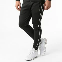 De gros ❤️ Ensemble De Survêtement A Bandes MK-07 Noir Blanc de Uniplay 😉 9 De gros ❤️ Ensemble De Survêtement A Bandes MK-07 Noir Blanc de Uniplay 😉 -Uniplay Soldes uniplay 290599 MK 07 BLACK WHITE 20211103T162436 04