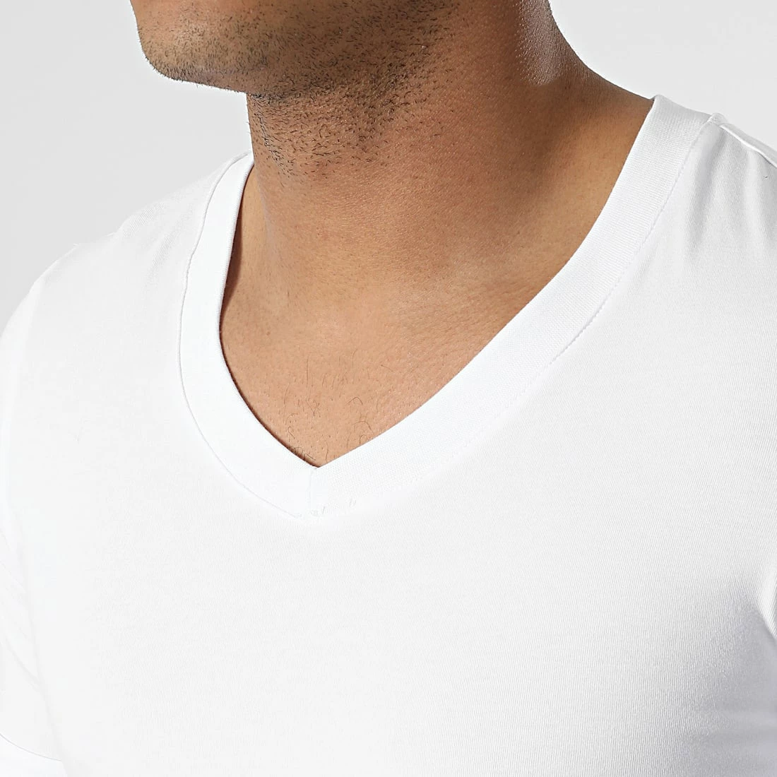 Tout neuf 👏 Tee 👚 Shirt Col V BAS-3 Blanc de Uniplay 🛒 4 Tout neuf 👏 Tee 👚 Shirt Col V BAS-3 Blanc de Uniplay 🛒 – Image 2