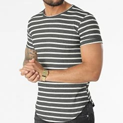 Grosses soldes 🧨 Tee 👚 Shirt Oversize A Rayures UY832 Noir de Uniplay 💯 -Uniplay Soldes uniplay 318684 UY832 BLACK 20220512T093000 03