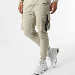 Meilleur prix 😍 Ensemble Veste Zippée Jogger Pant UP-ES-87 Beige de Uniplay 🌟 9 Meilleur prix 😍 Ensemble Veste Zippée Jogger Pant UP-ES-87 Beige de Uniplay 🌟 -Uniplay Soldes uniplay 318733 UP ES 87 BEIGE 20220518T153327 04