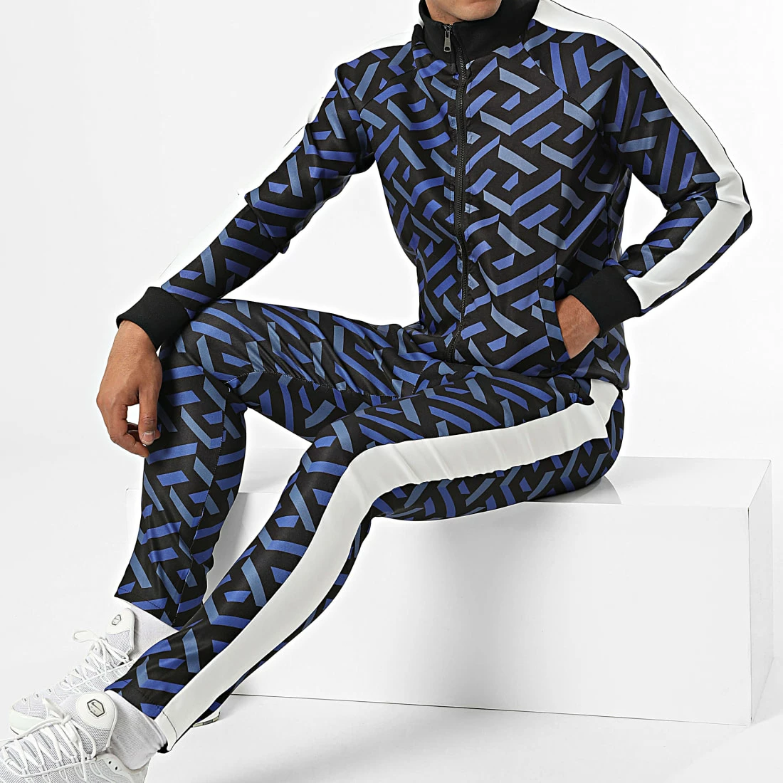 Grosses soldes 🛒 Ensemble Veste Zippée Et Pantalon Jogging A Bandes UP-ES-88 Noir Bleu Marine de Uniplay ❤️ 3 Grosses soldes 🛒 Ensemble Veste Zippée Et Pantalon Jogging A Bandes UP-ES-88 Noir Bleu Marine de Uniplay ❤️