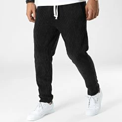 Remise 😀 Pantalon UPP74 Noir de Uniplay ✨