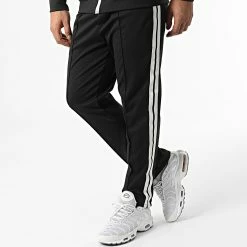 Le moins cher 🎉 Ensemble Veste Zippée Et Pantalon Jogging A Bandes SH-56 Noir de Uniplay 😉 9 Le moins cher 🎉 Ensemble Veste Zippée Et Pantalon Jogging A Bandes SH-56 Noir de Uniplay 😉 -Uniplay Soldes uniplay 332694 SH 56 BLACK 20220816T152946 04