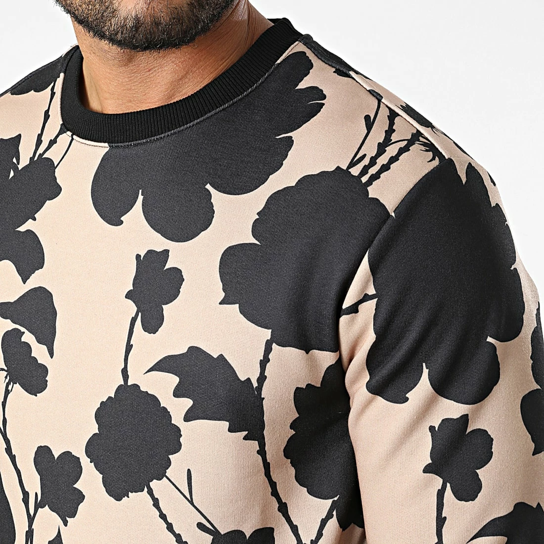 Sortie ⭐ Sweat Crewneck UY899 Beige Noir Floral de Uniplay 🥰 4 Sortie ⭐ Sweat Crewneck UY899 Beige Noir Floral de Uniplay 🥰 – Image 2