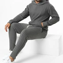 Les meilleures critiques de ⭐ Ensemble Sweat Capuche Et Pantalon Jogging SH-44 Gris Anthracite de Uniplay ❤️