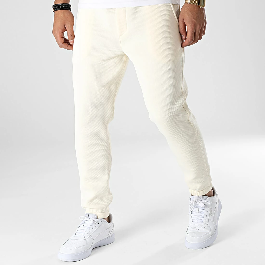 Grosses soldes 🔔 Pantalon Jogging UPP72 Beige de Uniplay 🎁 3 Grosses soldes 🔔 Pantalon Jogging UPP72 Beige de Uniplay 🎁