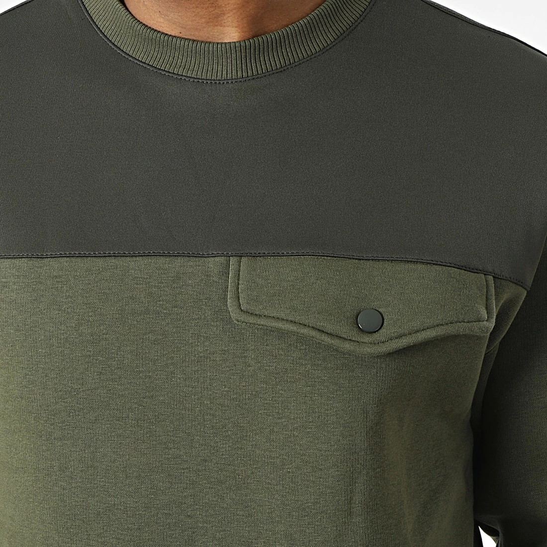 Sortie 🧨 Sweat Crewneck OTS-9 Vert Kaki de Uniplay 🔥 4 Sortie 🧨 Sweat Crewneck OTS-9 Vert Kaki de Uniplay 🔥 – Image 2