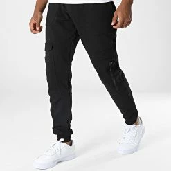 Offres 🔔 Pantalon Cargo OTB-5 Noir de Uniplay 🔔