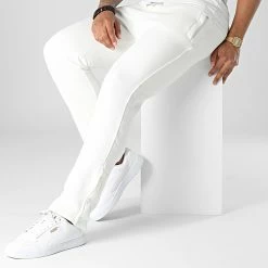 Le moins cher 🥰 Pantalon Jogging OTB 10 Blanc de Uniplay 👏 8 Le moins cher 🥰 Pantalon Jogging OTB 10 Blanc de Uniplay 👏 -Uniplay Soldes uniplay 345114 OTB 10 ECRU 20221103T120639 03